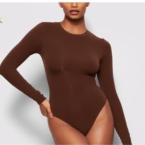 Skims fits everybody LONG SLEEVE CREW NECK BODYSUIT Cocoa 2X